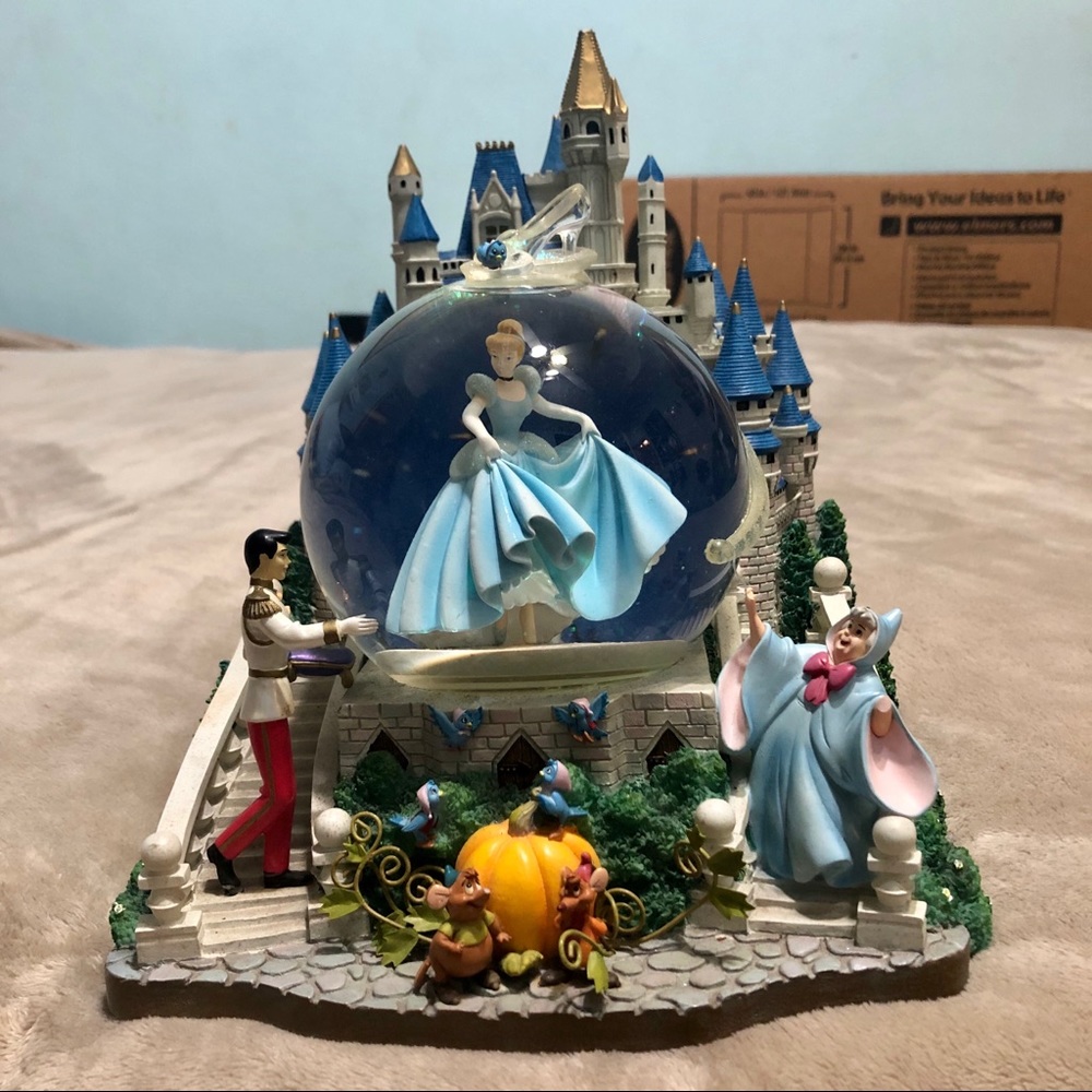 Disney Cinderella Snowglobe Castle